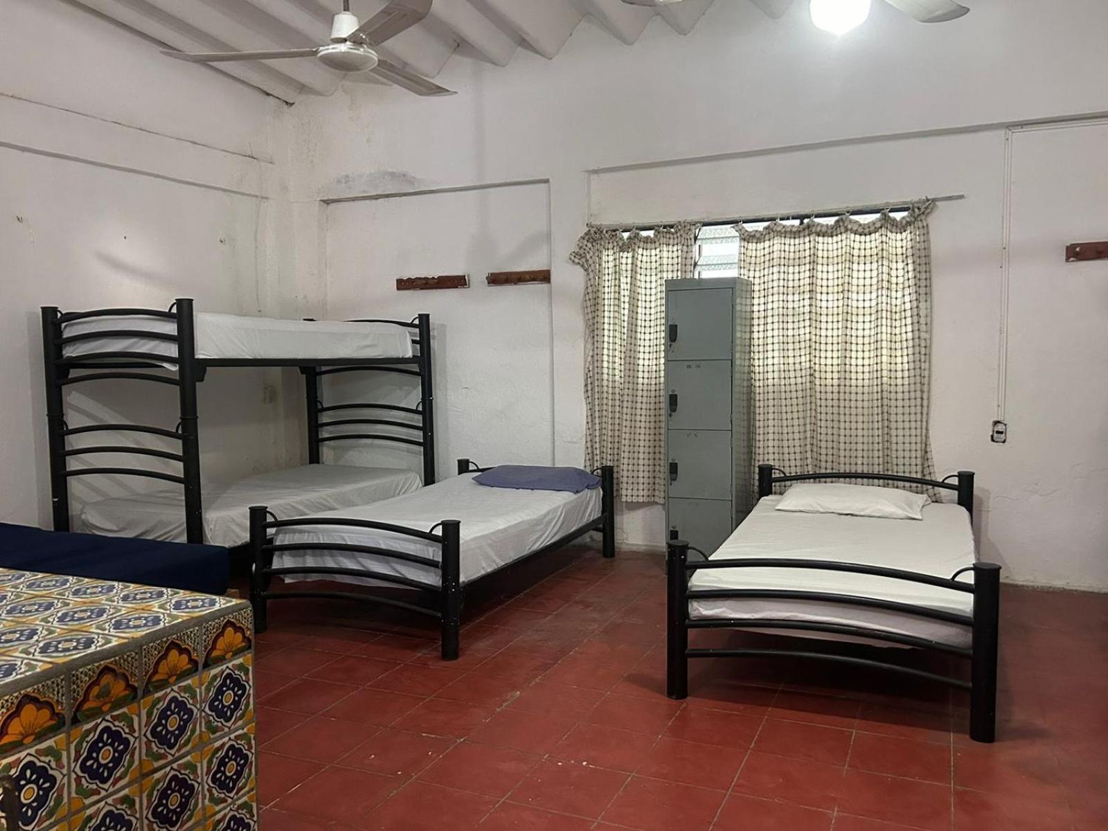 פוארטו אסקונדידו Mayflower Hotel & Hostal מראה חיצוני תמונה